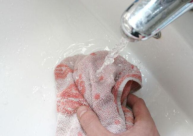 Teplý uterák na zahrievanie penisu pred masážou